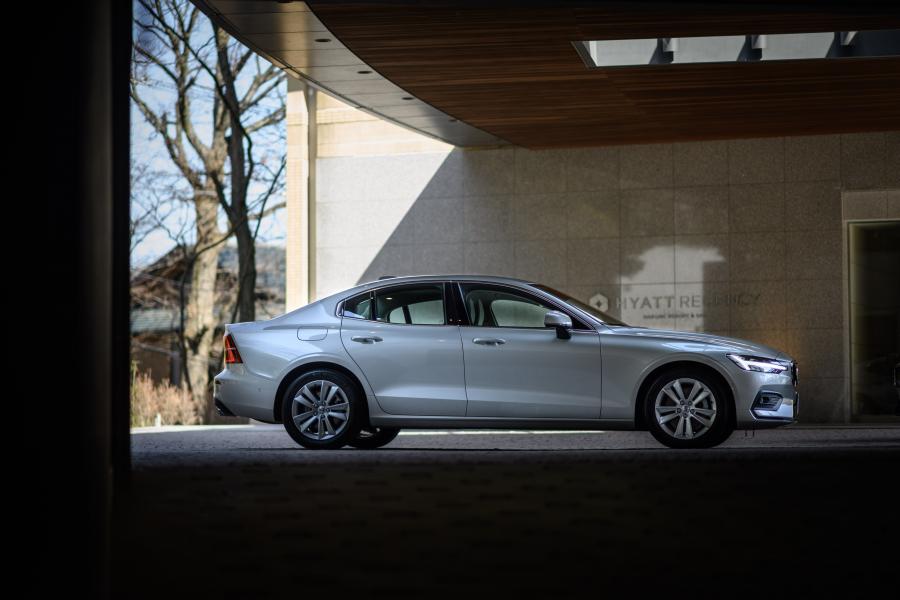  Volvo S60 T4 Momentum 2019 года  (JP) (фото 3 из 16)